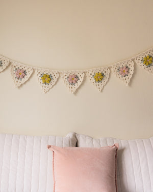 Granny Tri Bunting Crochet Kit