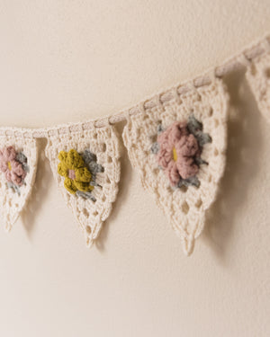 Granny Tri Bunting Crochet Kit